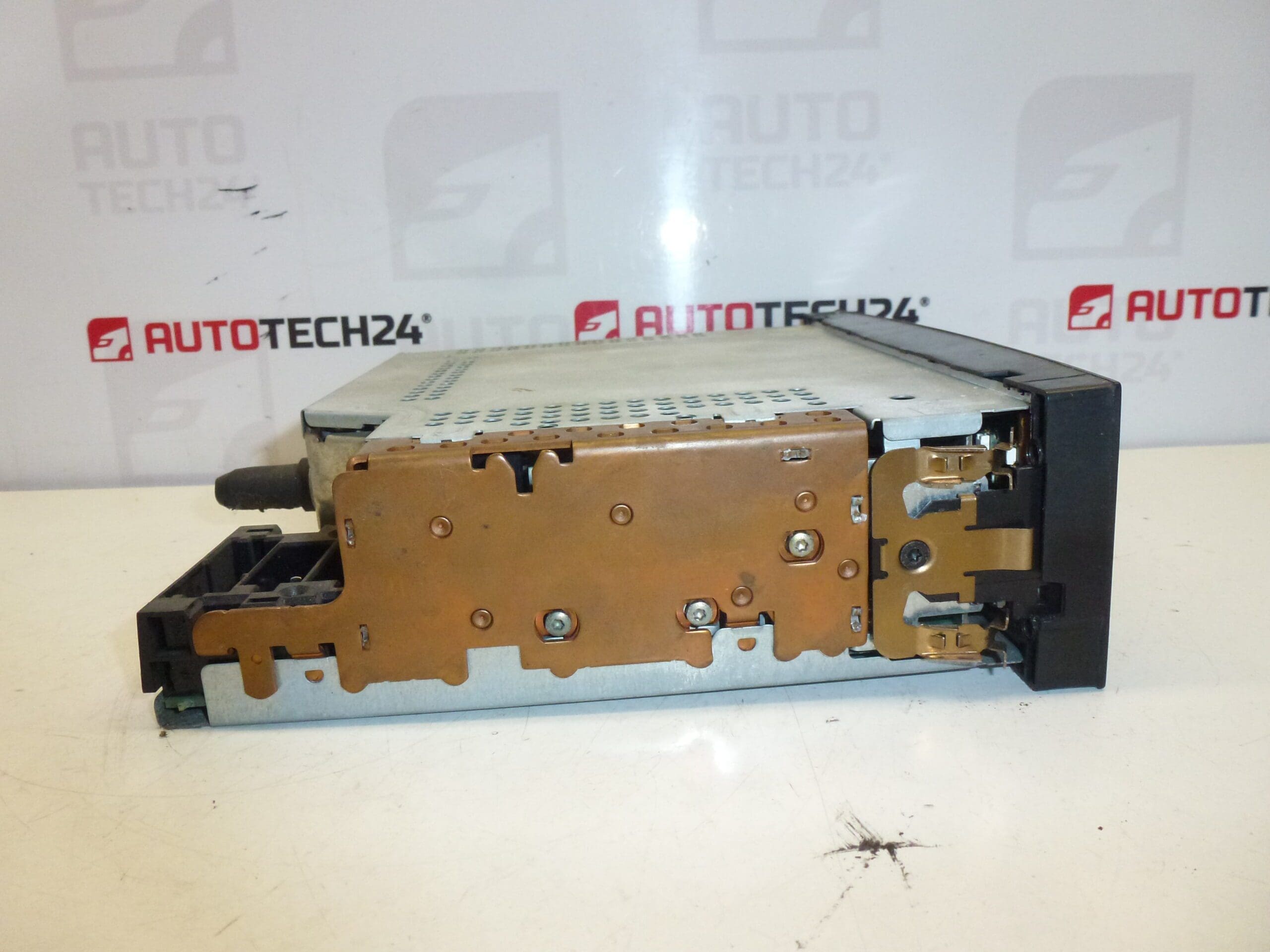 Rádio automotivo com leitor de CD para Citroën/Peugeot 96489417XT00 / 96489417XT usado - Image 2