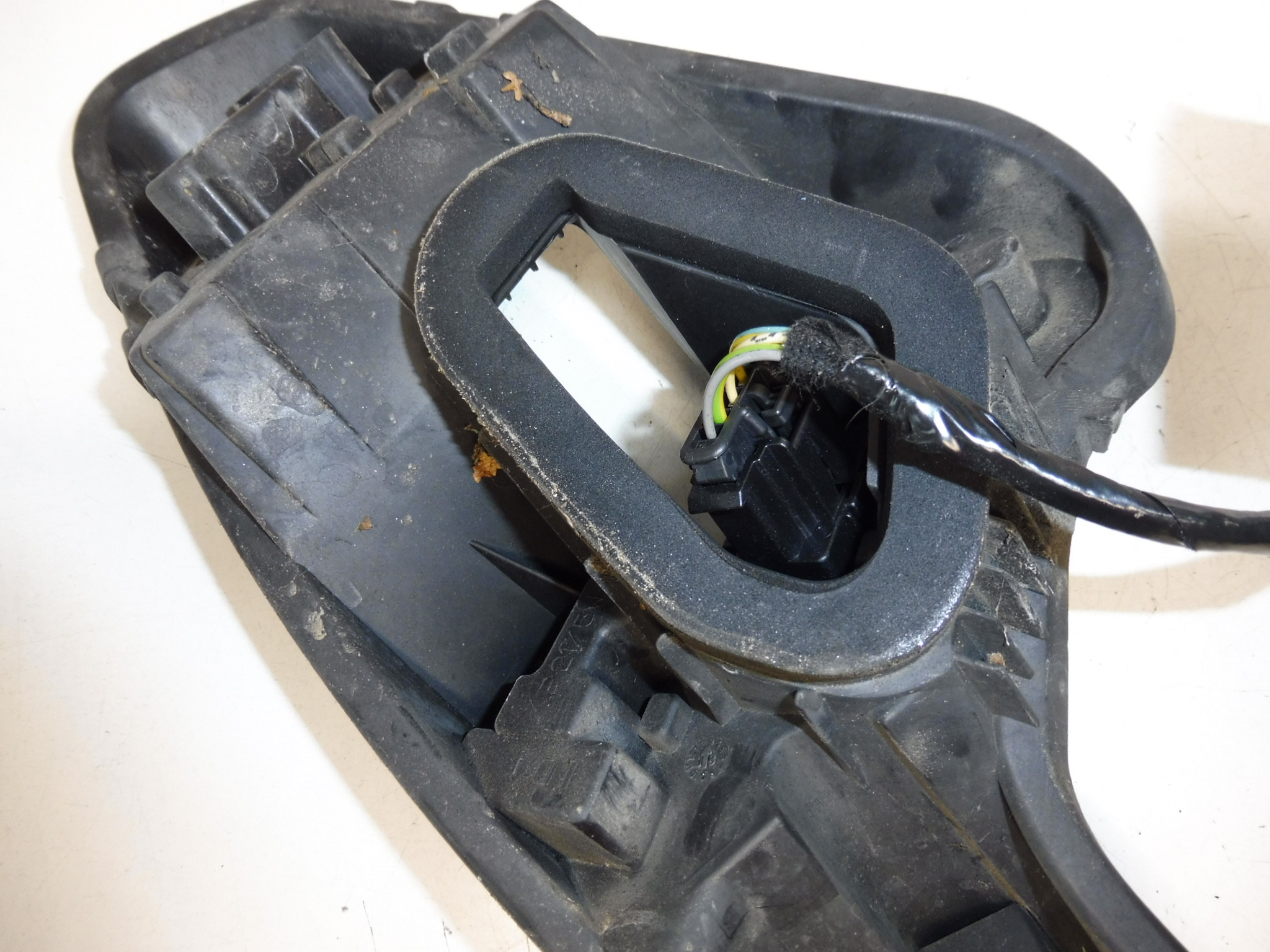 Soquete da lâmpada traseira esquerda Peugeot 308 Hatch 1606959280 - Image 2