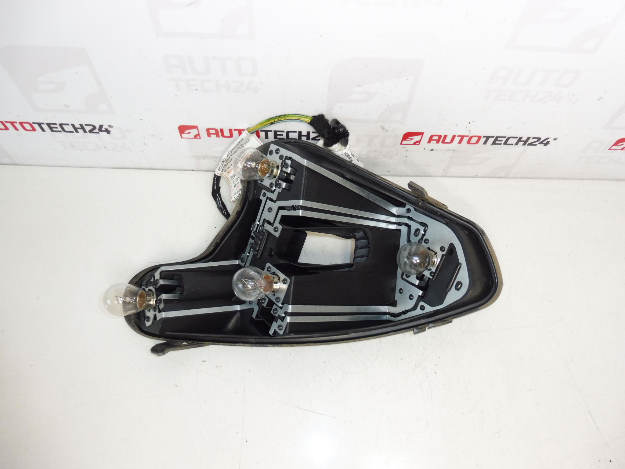 Backlets da lâmpada esquerda traseira Peugeot 308 Hatchback 1606959280