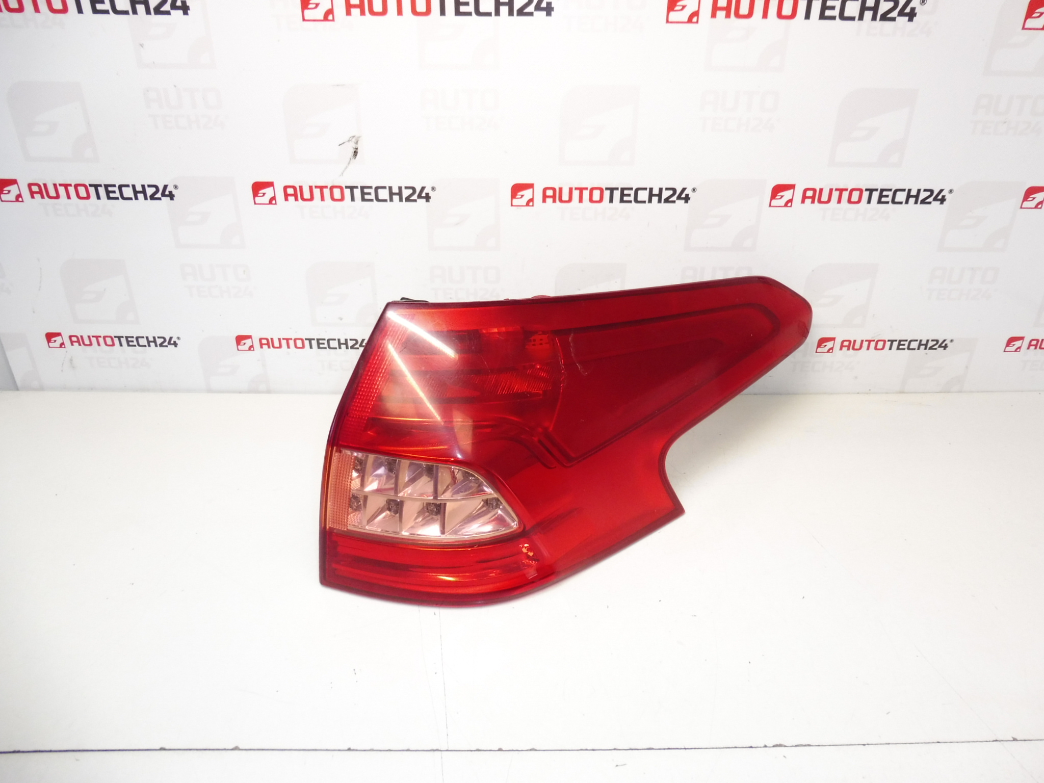 Luz traseira à direita para o Citroën C5 X7 9681074080 6350FA