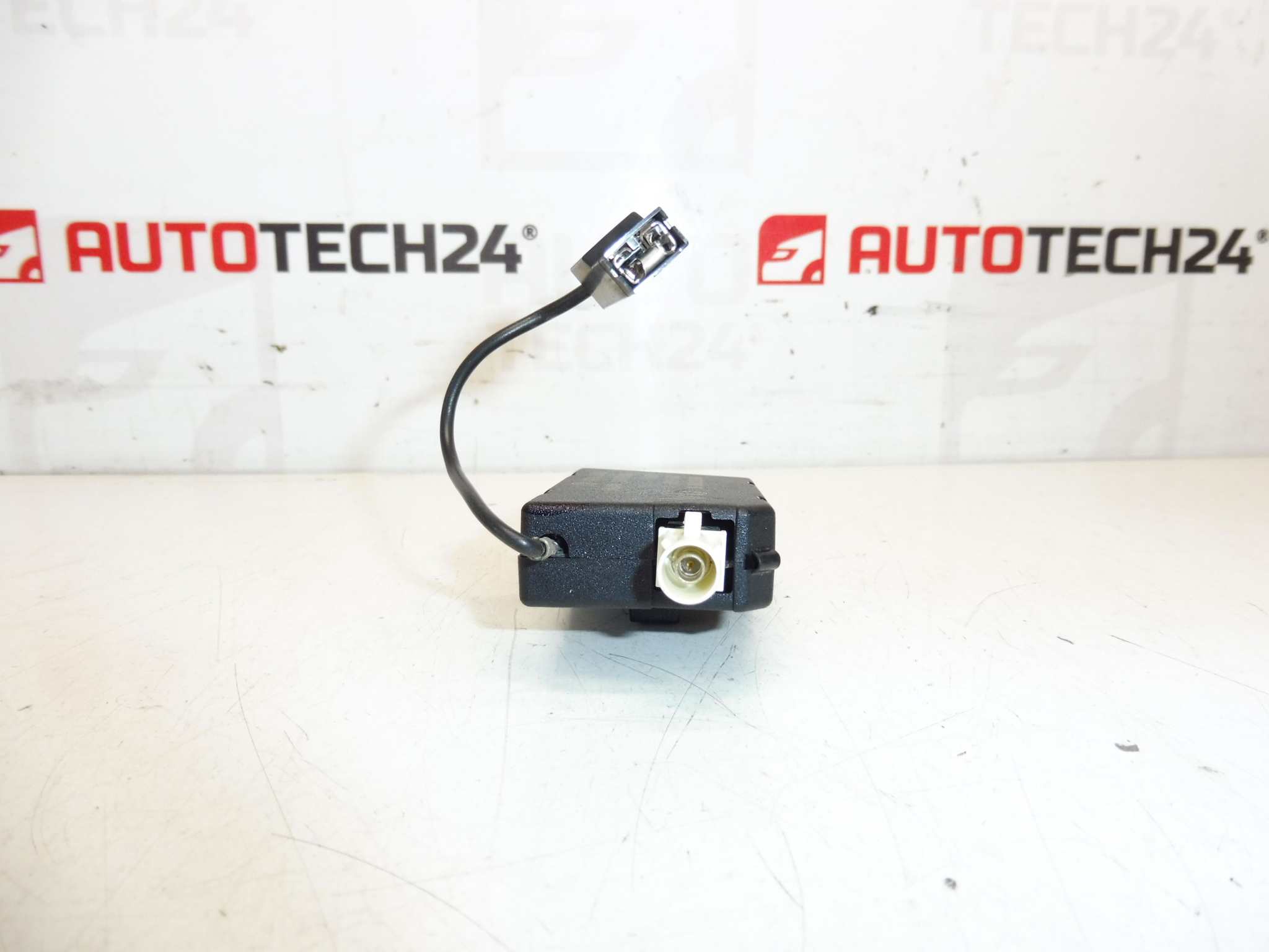 Módulo de antena FM2 para Citroën e Peugeot 9657017980 - Image 2