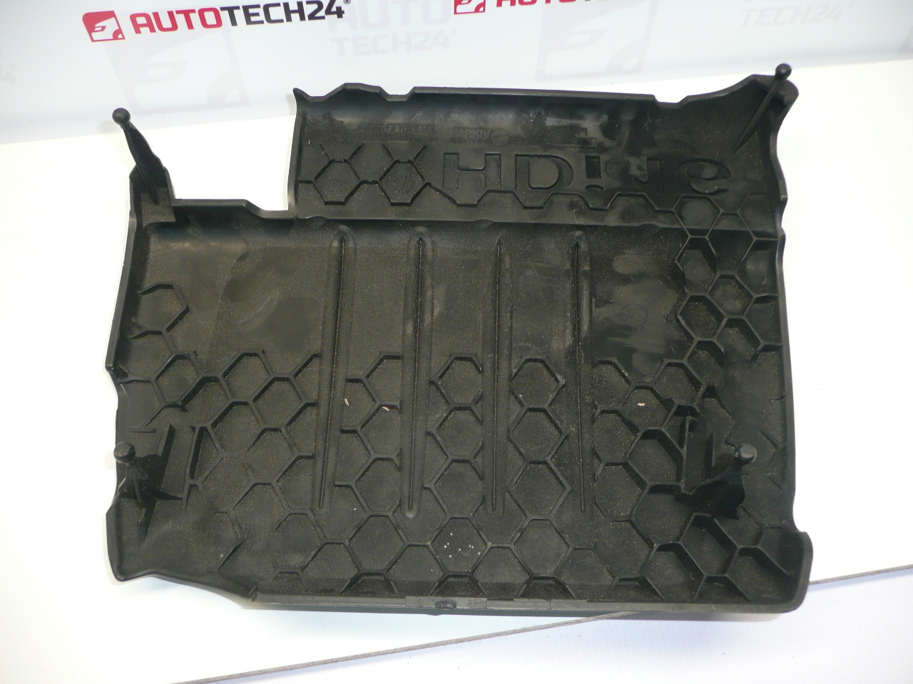 Cobertura do motor 1.6 HDI Peugeot 9659999880 0137E5