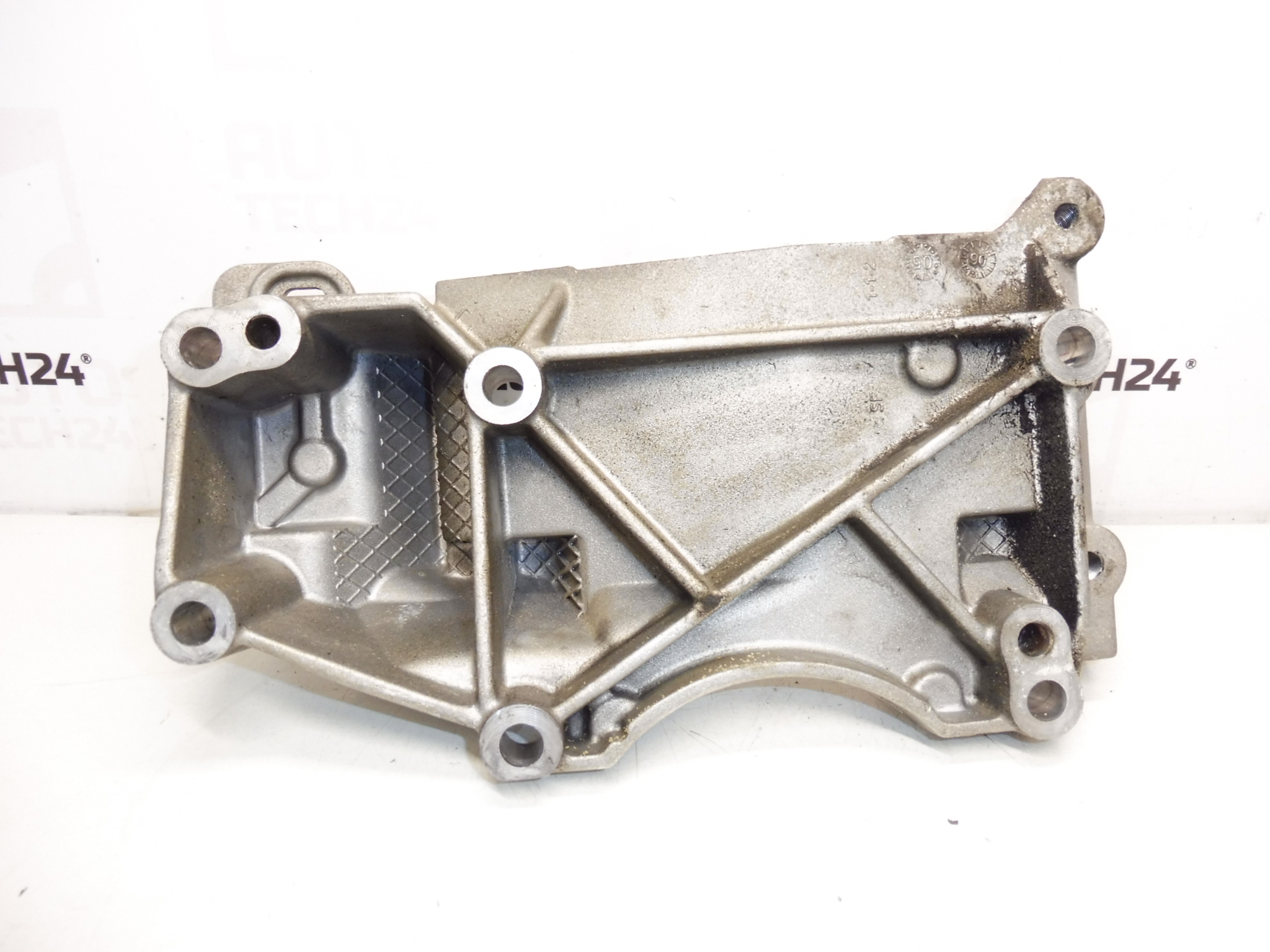 Suporte do alternador para Citroën e Peugeot 1.8 16V e 2.0 16V - 9648735580 5706J8 - Image 2