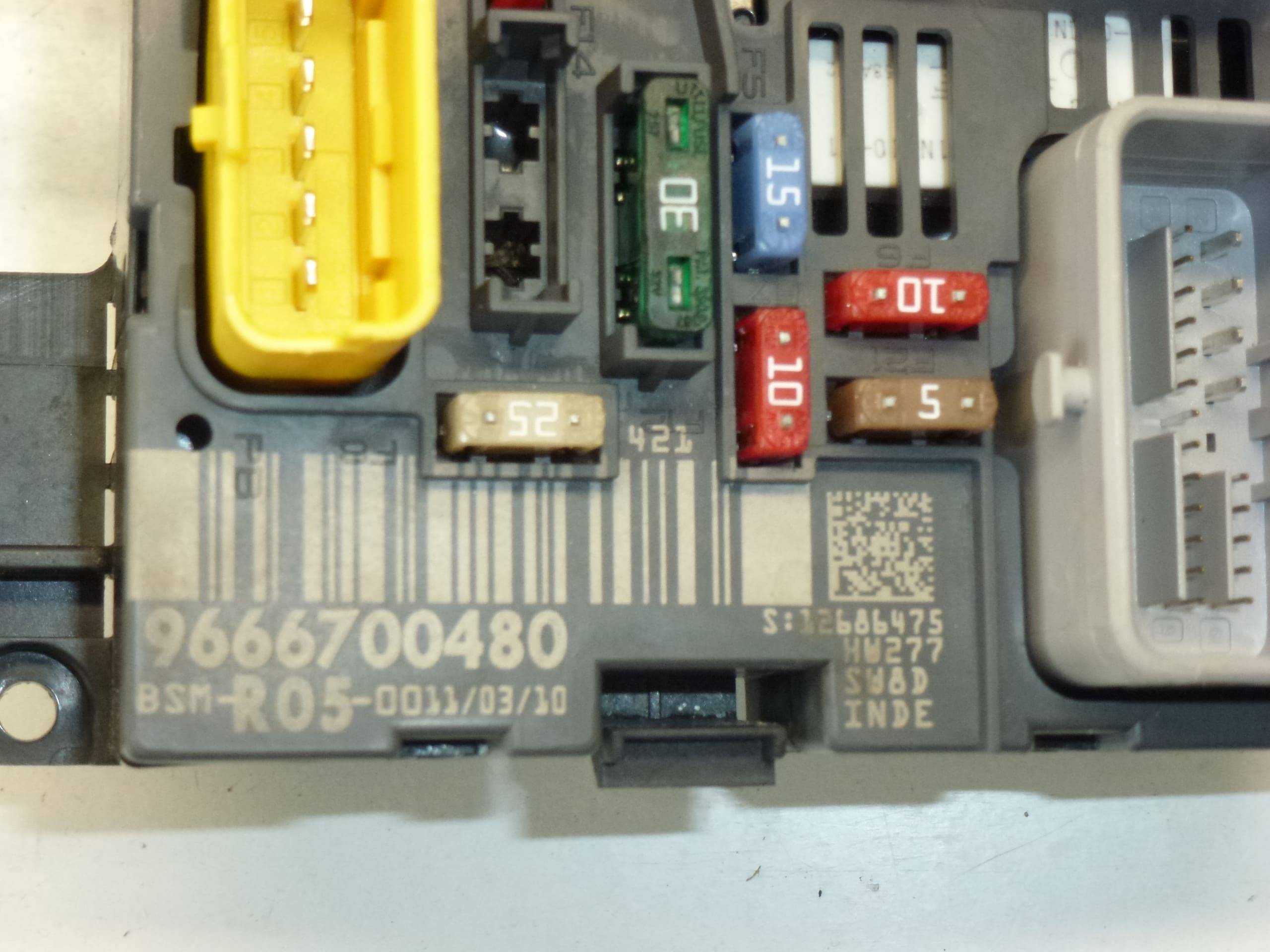 Módulo BSM R05 Delphi usado para Citroën e Peugeot 9666700480 - Image 2