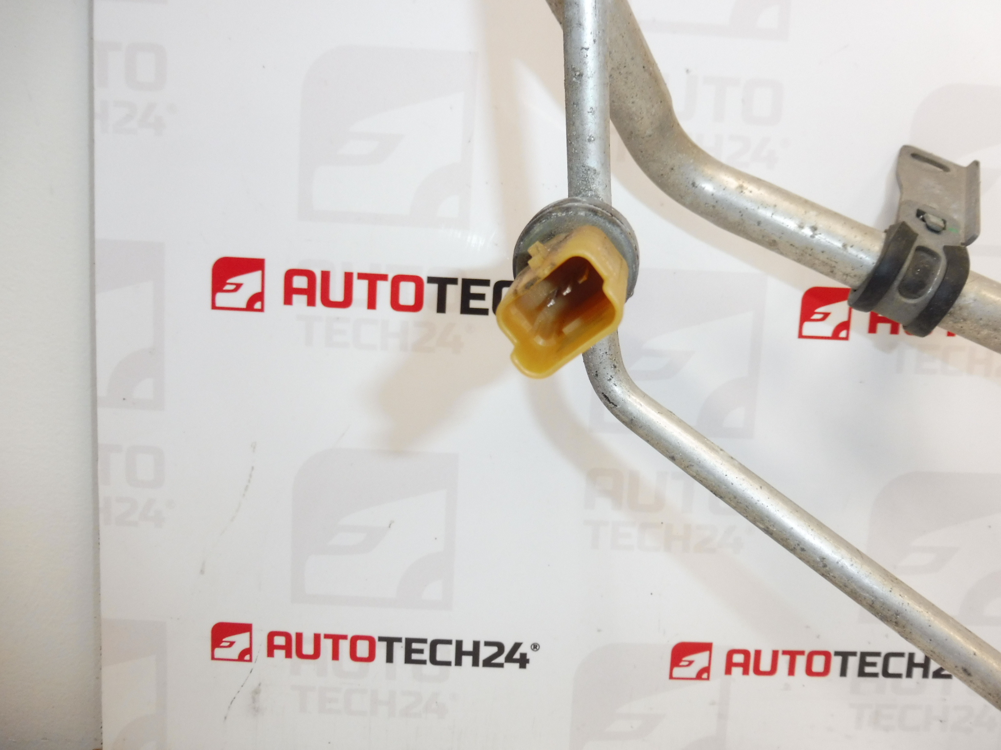 Tubo do ar condicionado Citroën C-Elysée / Peugeot 301 9676996380 - Image 2