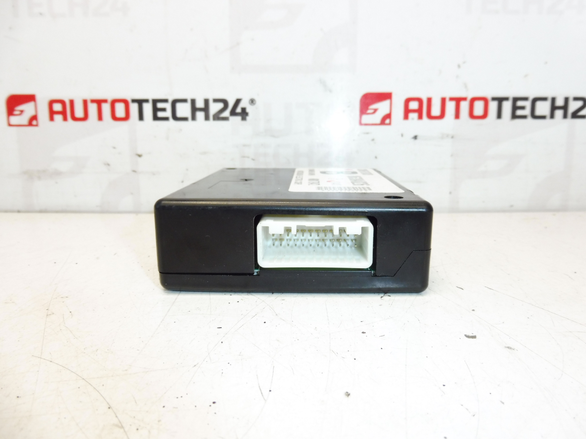 Unidade de assistência ao estacionamento usada para Citroën C-Crosser / Peugeot 4007 8638A026 6590LY - Image 2