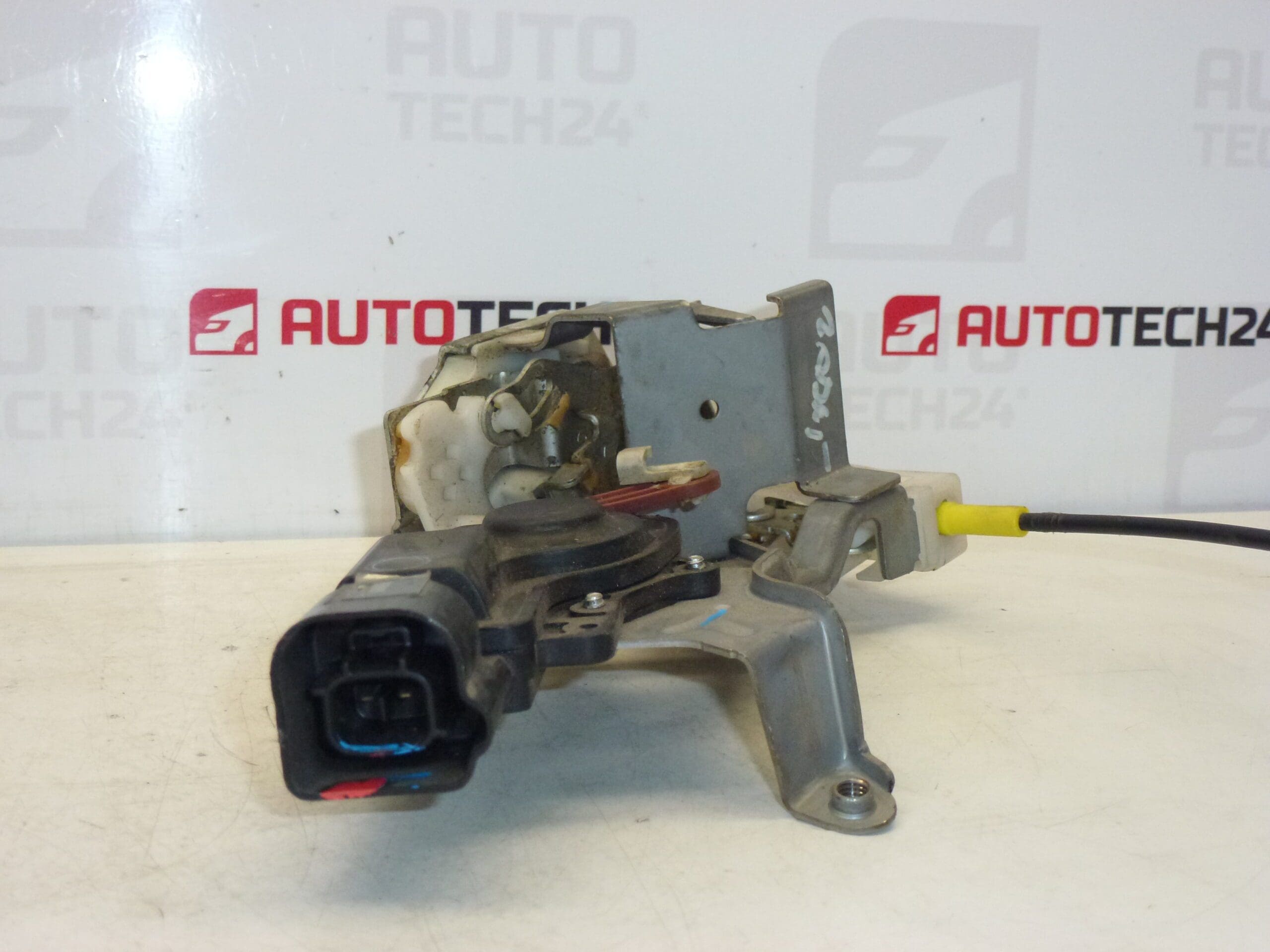 Trava da porta traseira direita Citroën C1 Peugeot 107 9138G7