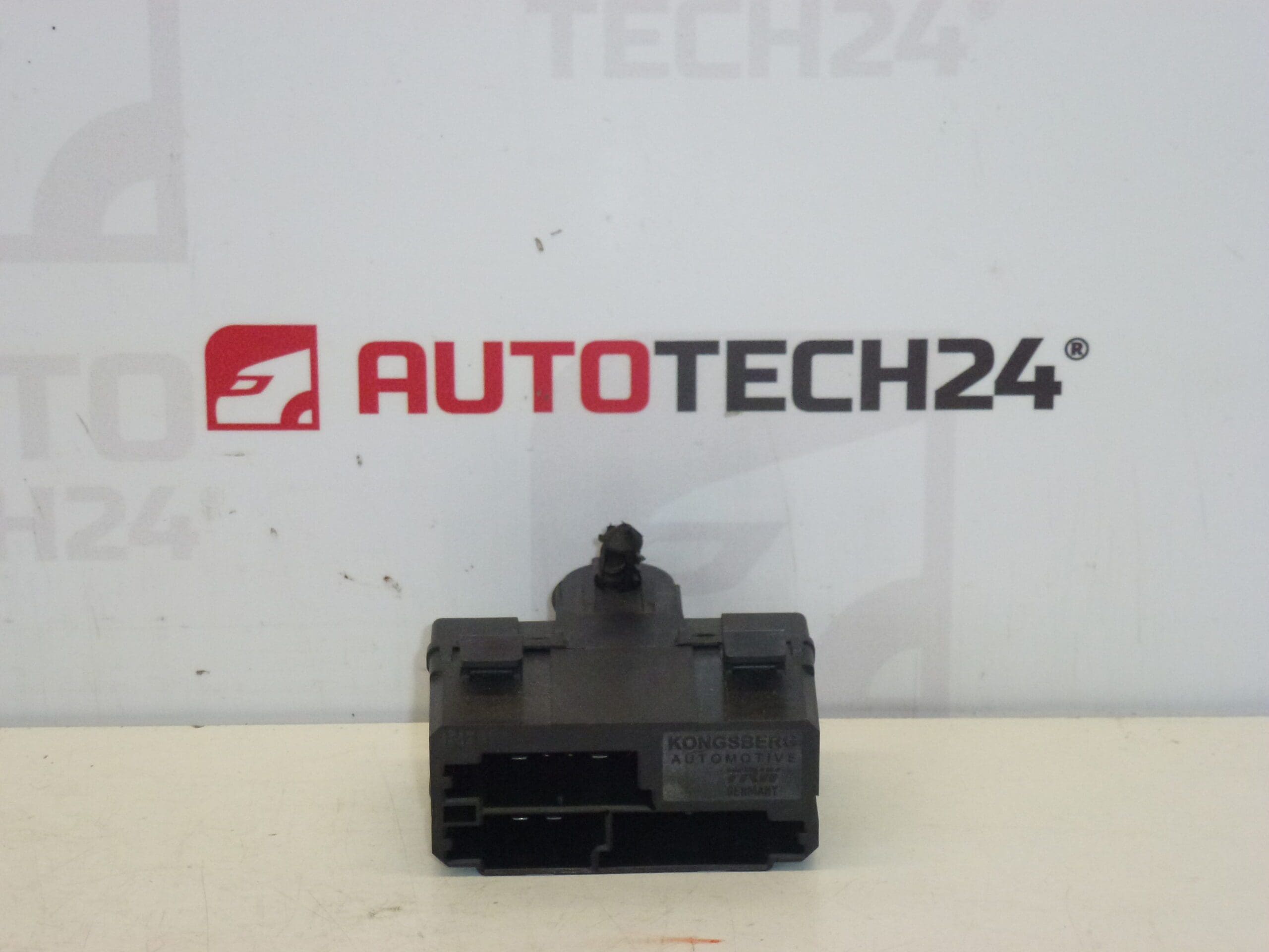 Relé de aquecimento dos bancos Citroën Peugeot 9638053380 8904WC 8906GR