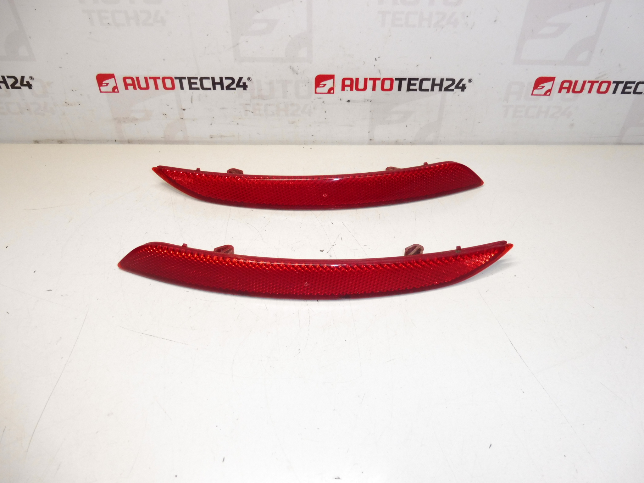 Conjunto de refletores de pára-choques Peugeot 308 T9 Combi 9804313480 9804315280