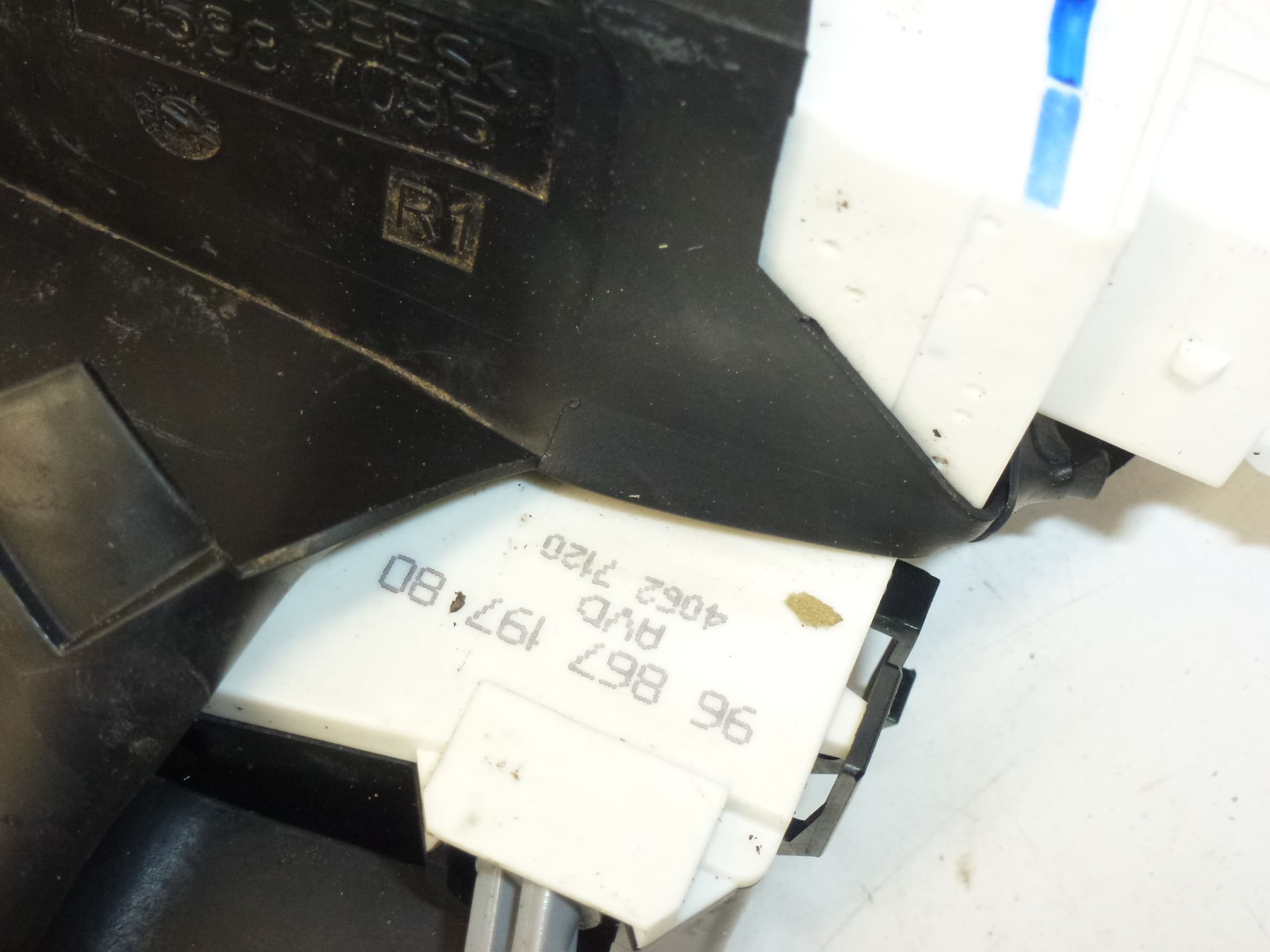 Fechadura da porta dianteira direita Citroën C4 9686719780 9136ES - Image 2