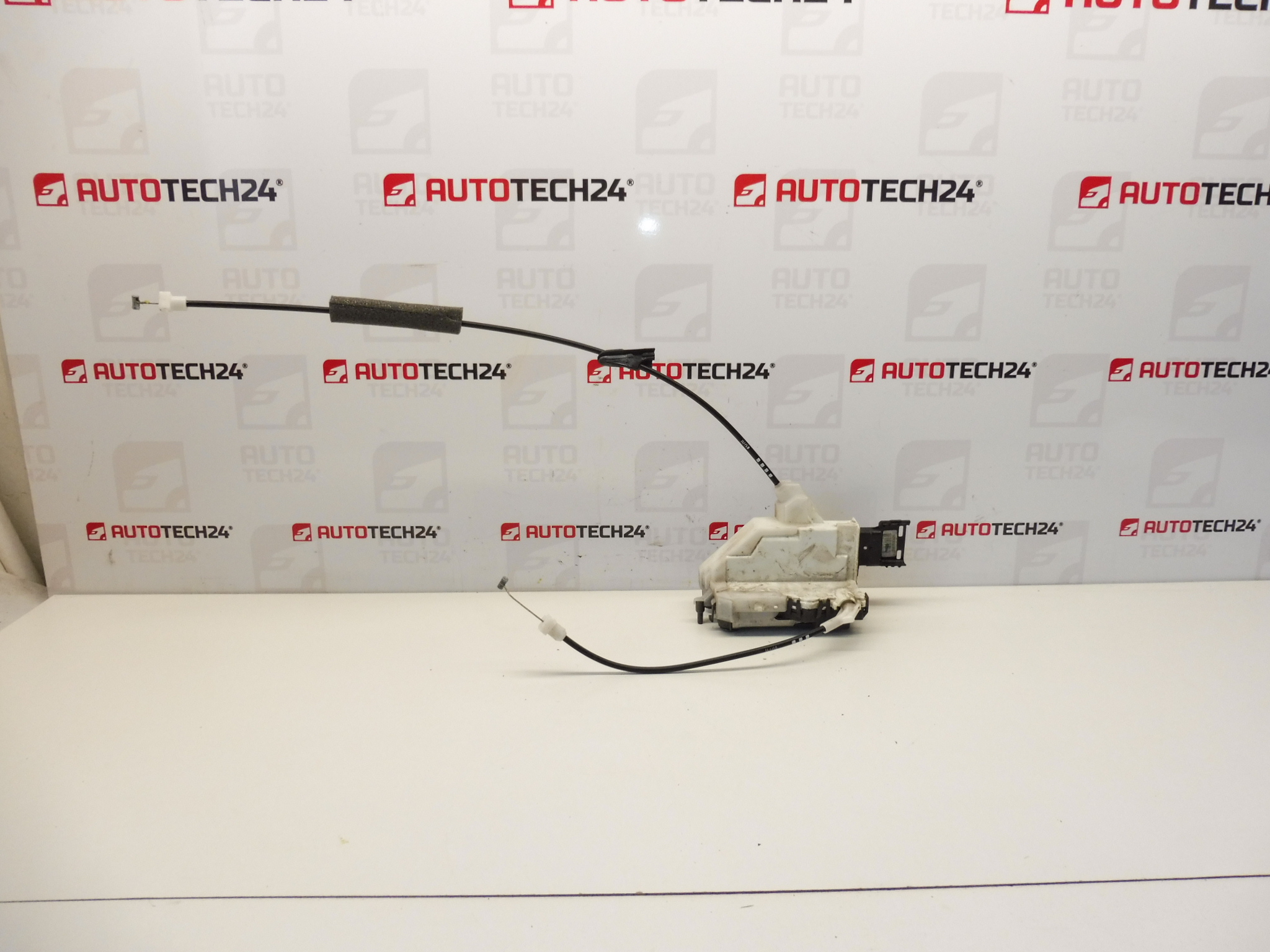 Fechadura da porta traseira direita Peugeot 308 732074 A04068 9138Z7