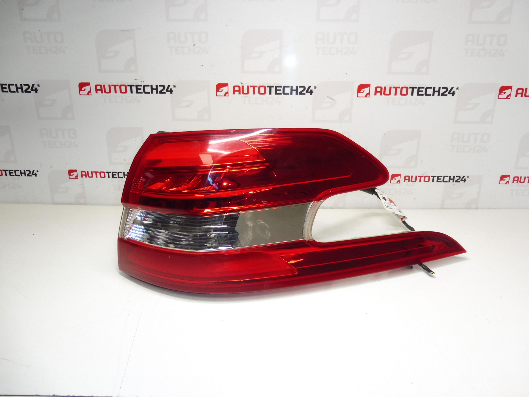 Lâmpada do pára-lama traseiro direito Peugeot 308 T9 Combi 9678093880