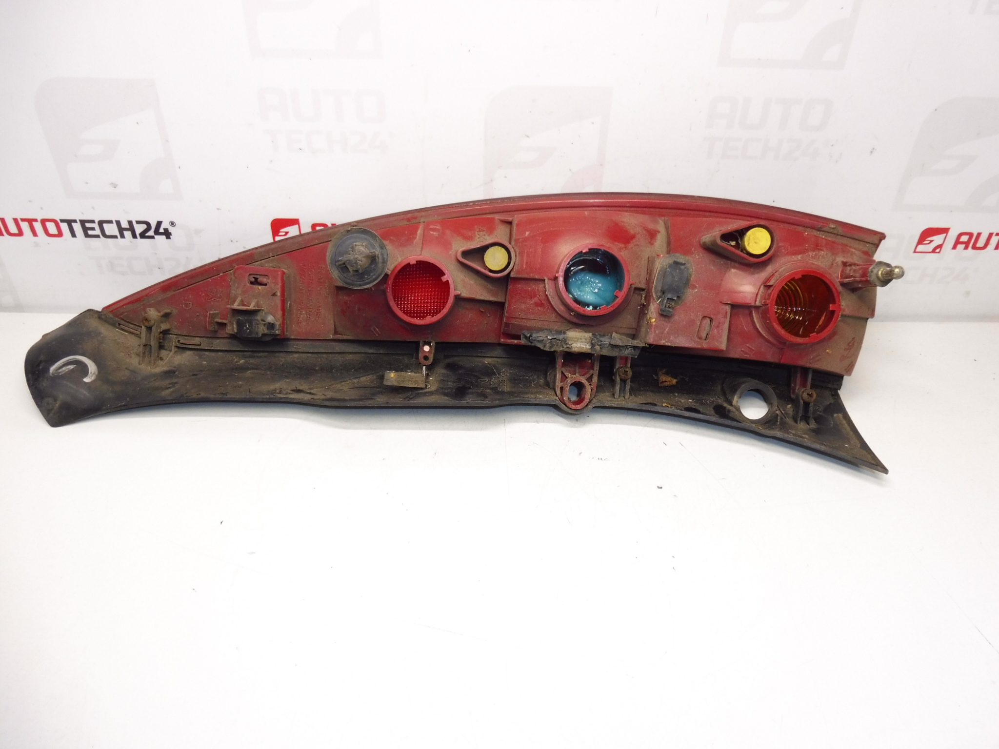 Luz inferior traseira direita Citroën C5 I e II Kombi 9637356480 6351P7 - Image 2