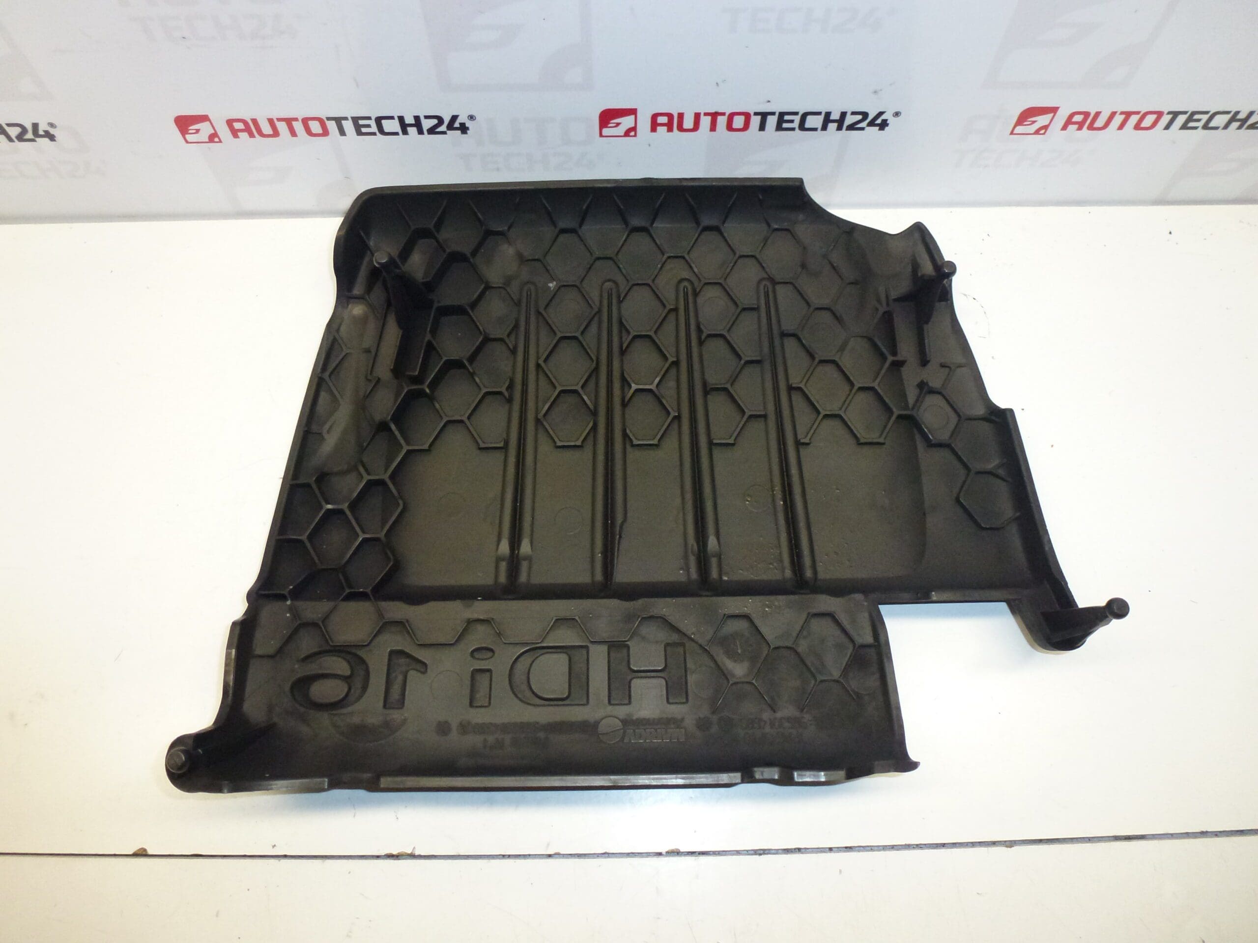 Cobertura do motor 1.6 HDI Citroën 9659999980 0137E5