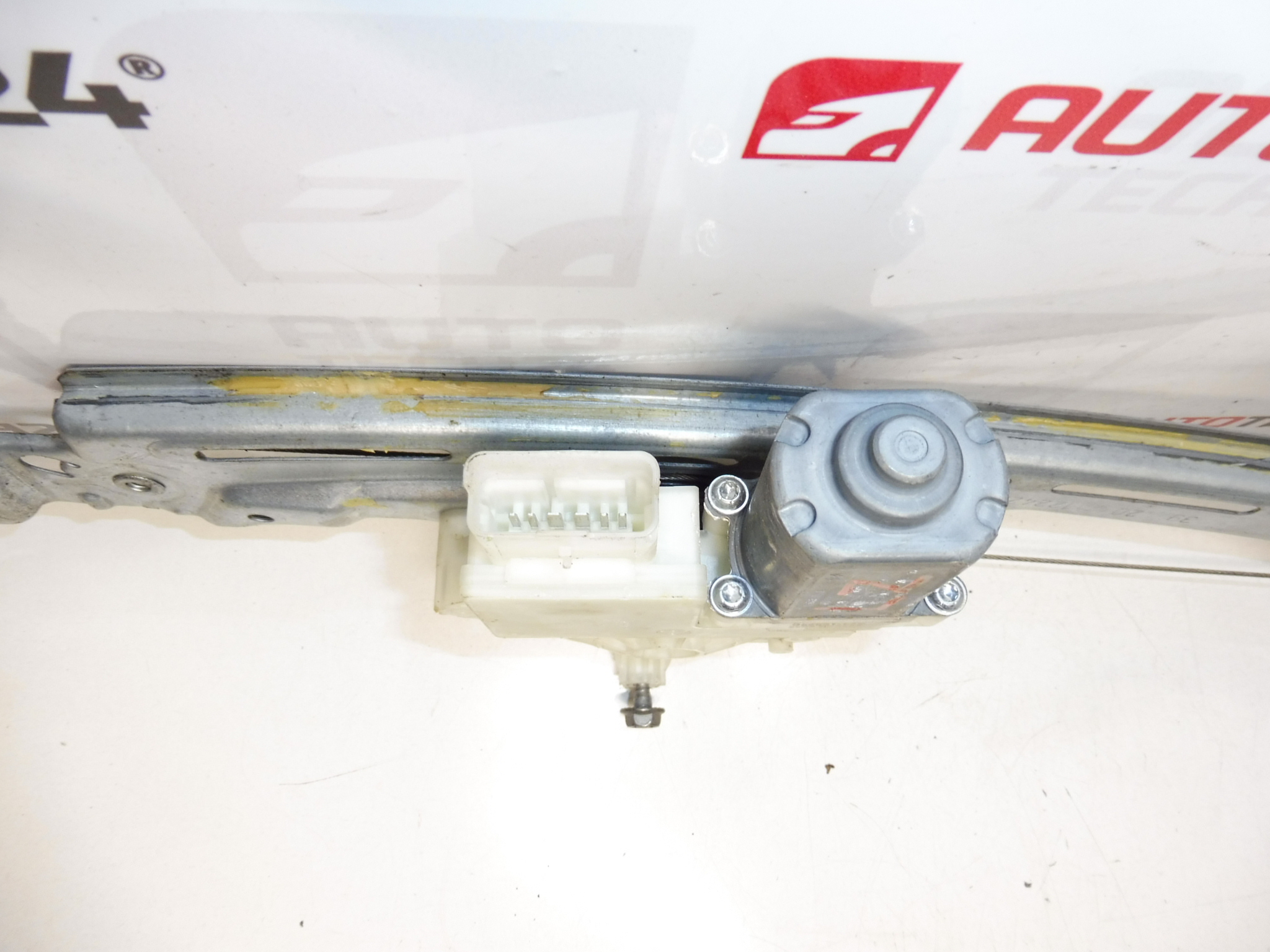 Mecanismo de puxar janela traseira Peugeot 308 T9 9800273480 - Image 2