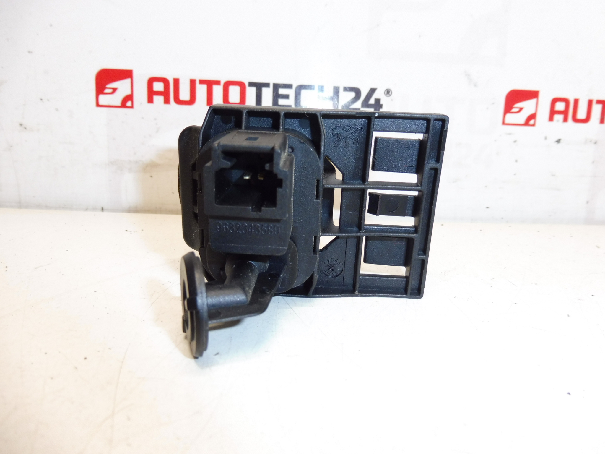 Botão da 5.ª porta Peugeot 307 CC 9632343580 872559 - Image 2