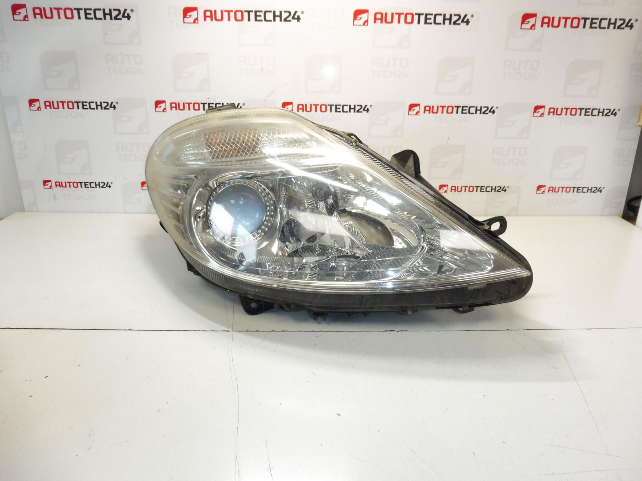 Farol dianteiro direito Xenon Citroën C8 1494319080 89006372 620616