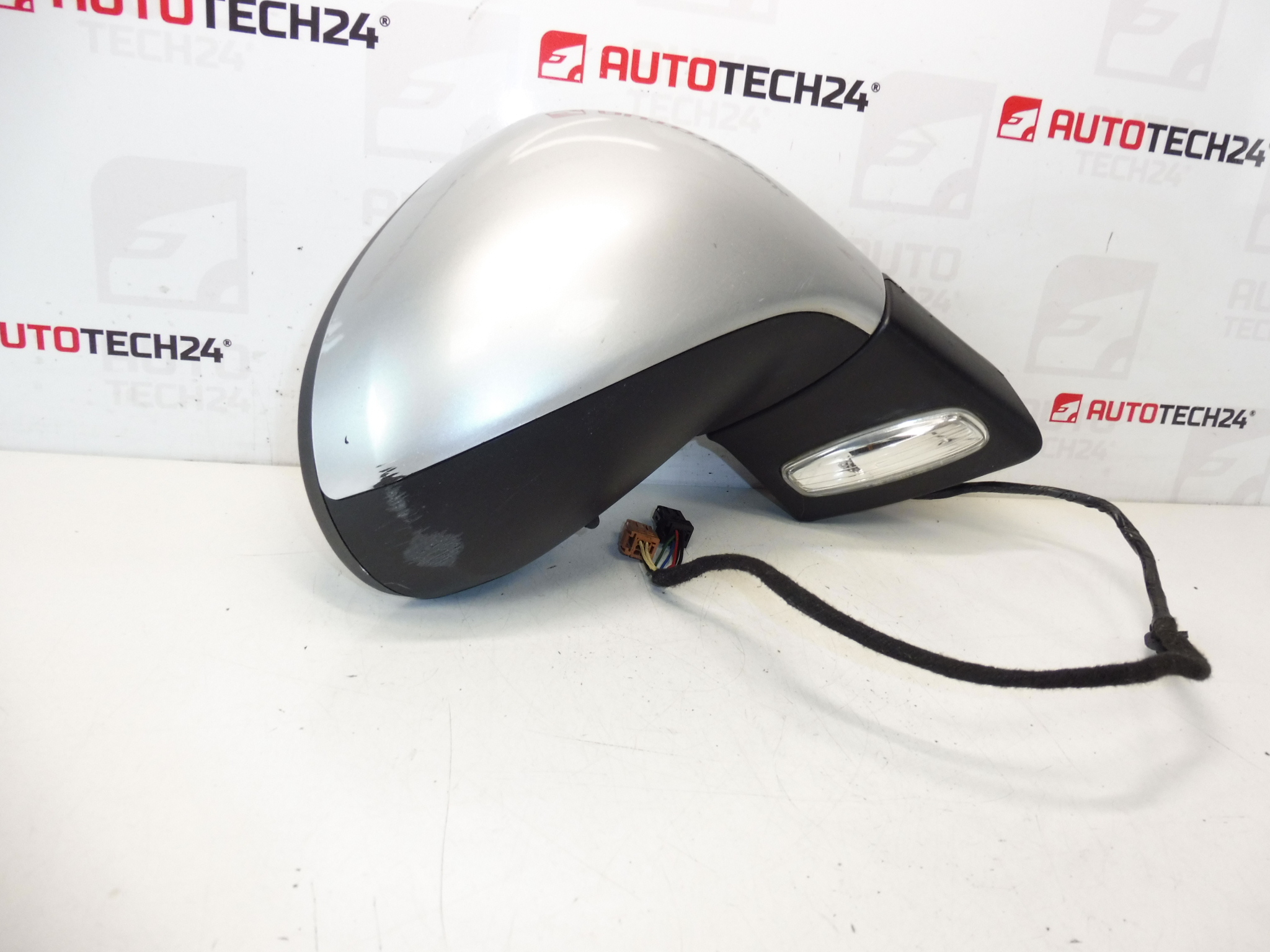 Espelho Retrovisor Direito Peugeot 207 EZRC 96806501XT 8149ZH