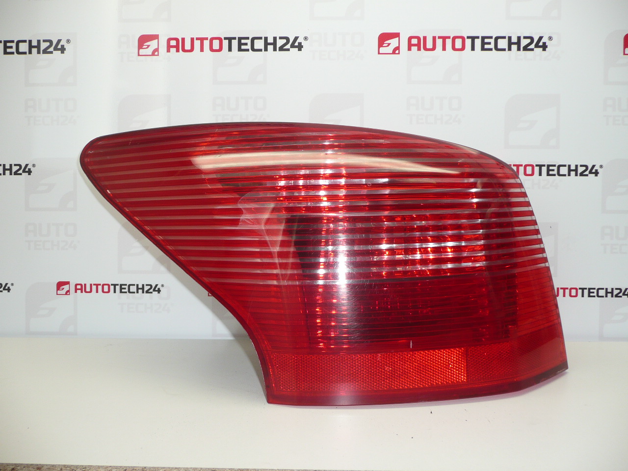 Luz Traseira Esquerda Peugeot 407 SW 9641948780 6350T3