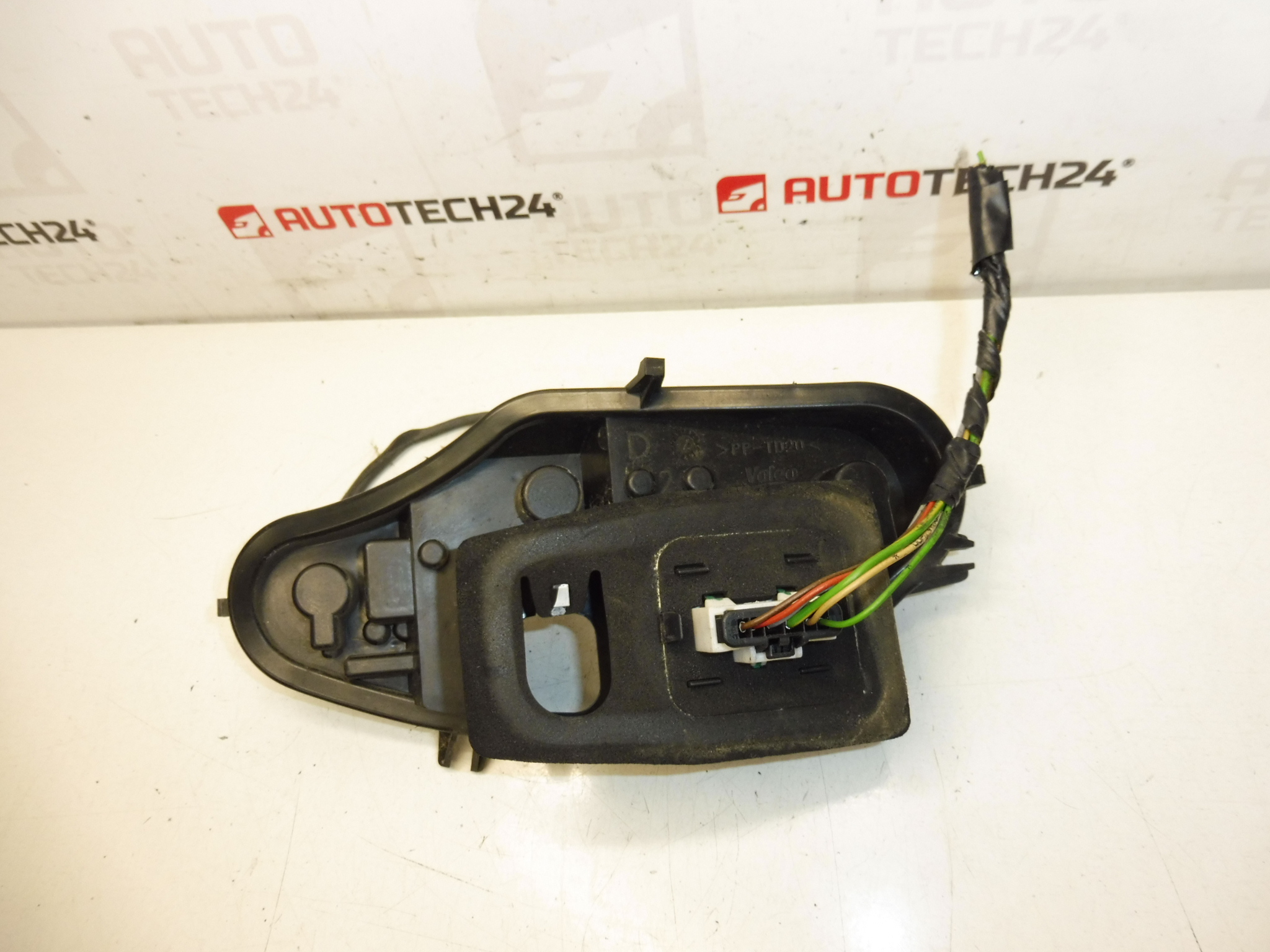 Soquete da lâmpada traseira direita no guarda-lamas Citroën C3 II 6351KQ - Image 2