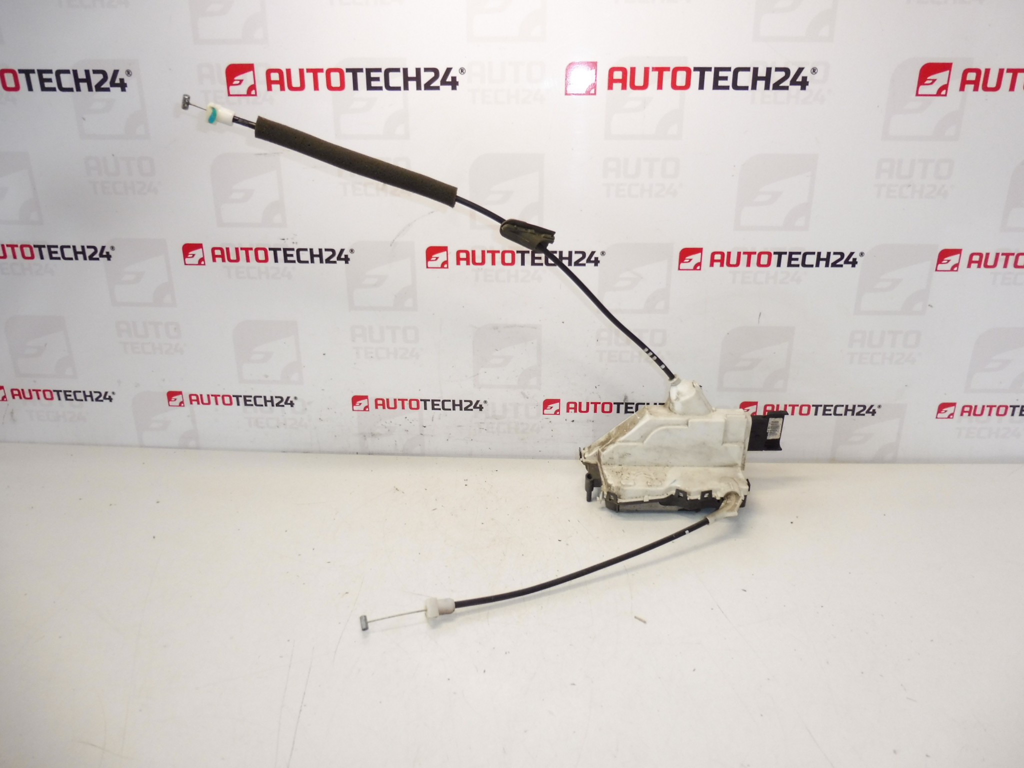 Fechadura da porta do passageiro Citroën C3 II A51 9800624680