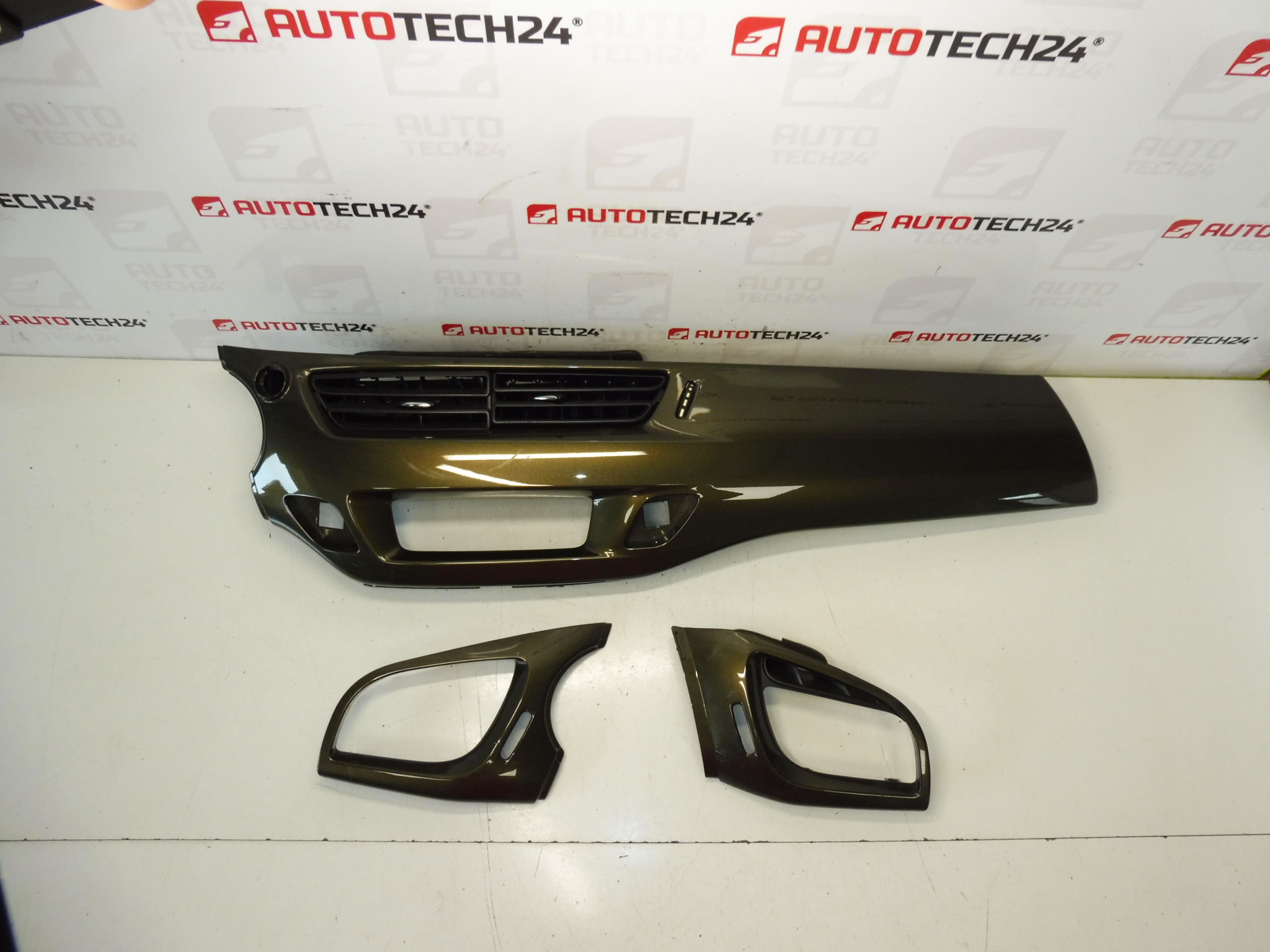Jogo 9685748677 96857498ZD 96857501ZD da guarnição do painel de Citroen C3 II A51