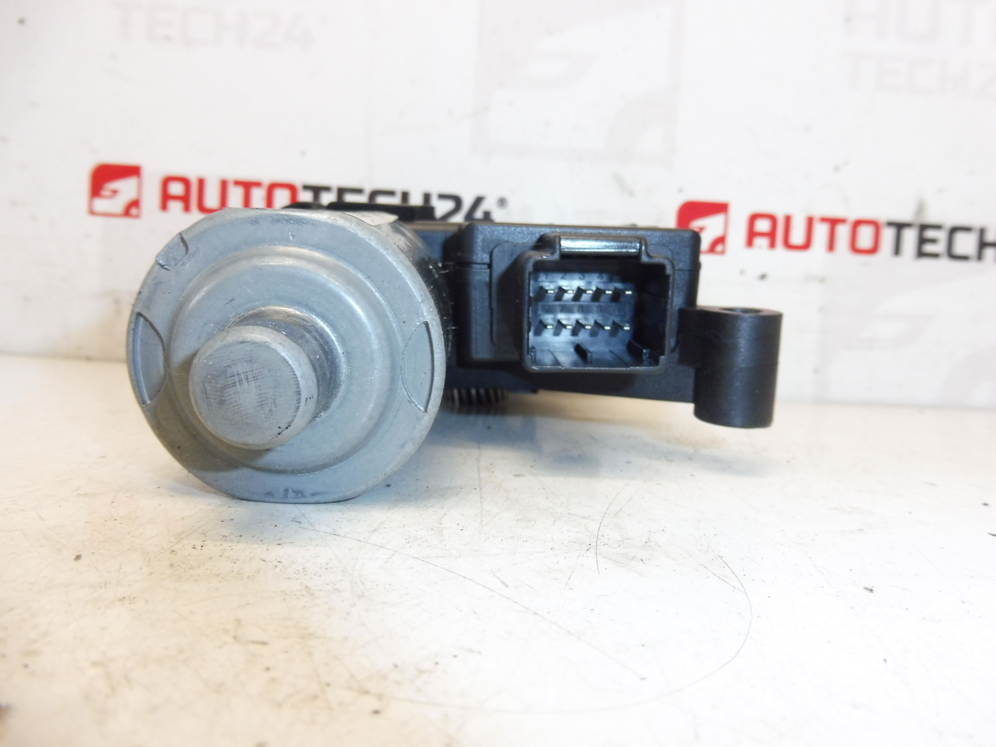 Motor elétrico Bosch Citroën C4 Picasso 0390200072 8401NC - Image 2