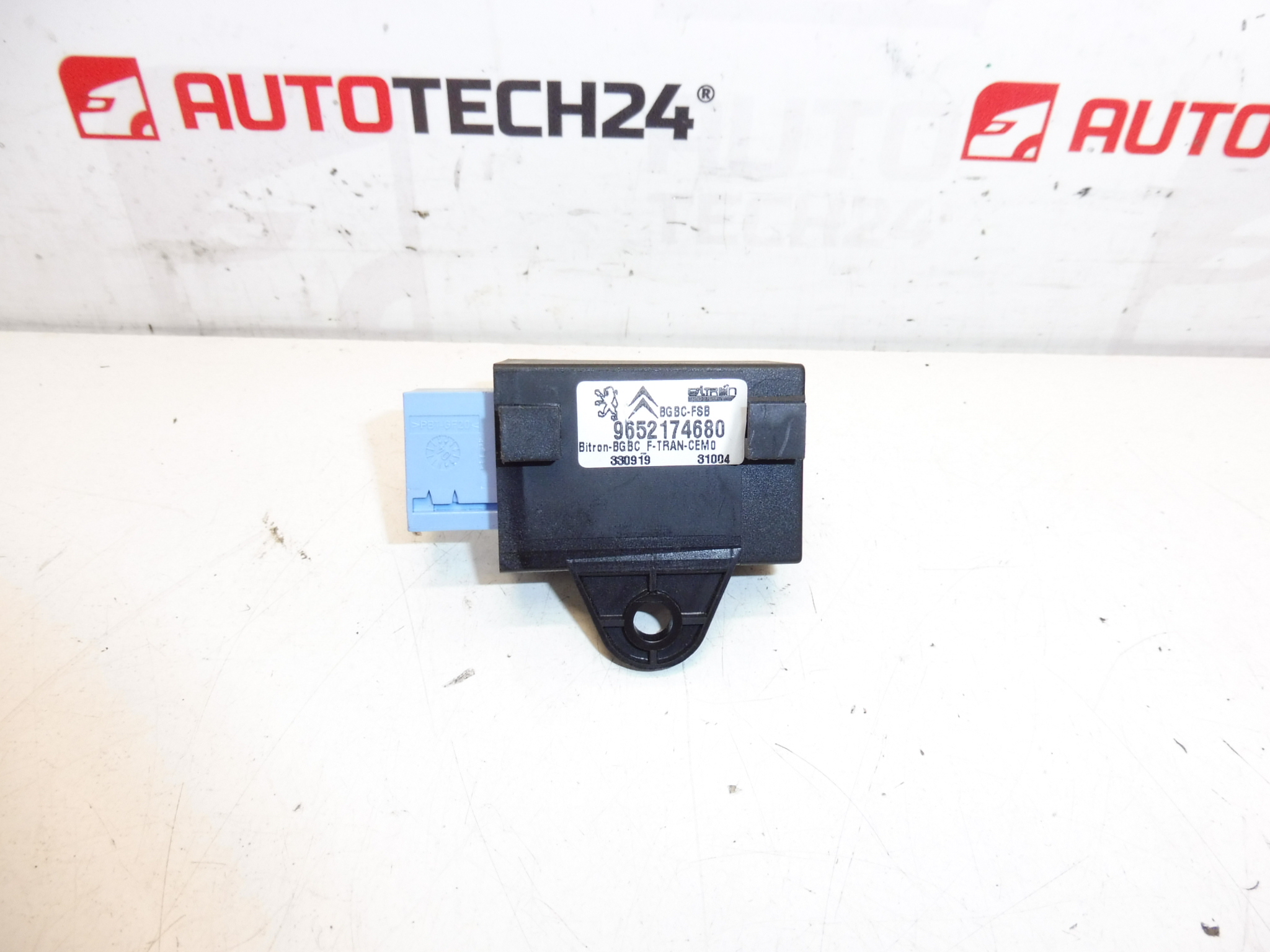 Relé de passagem de segurança Citroën Peugeot 9652174680 8914GH