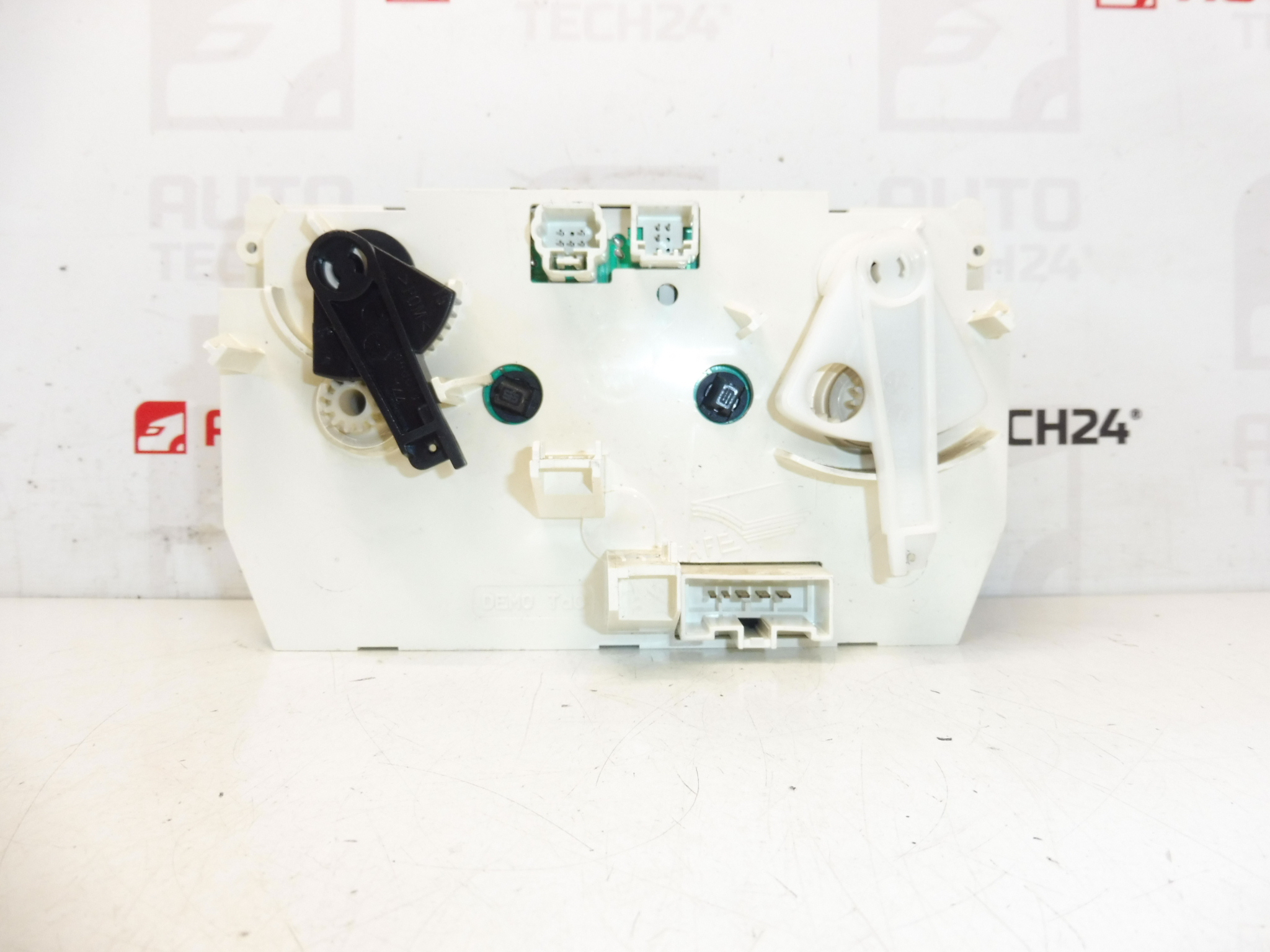 Comando de Aquecimento e Ar-Condicionado Peugeot 307 593240000 T5RFESS 6451JS