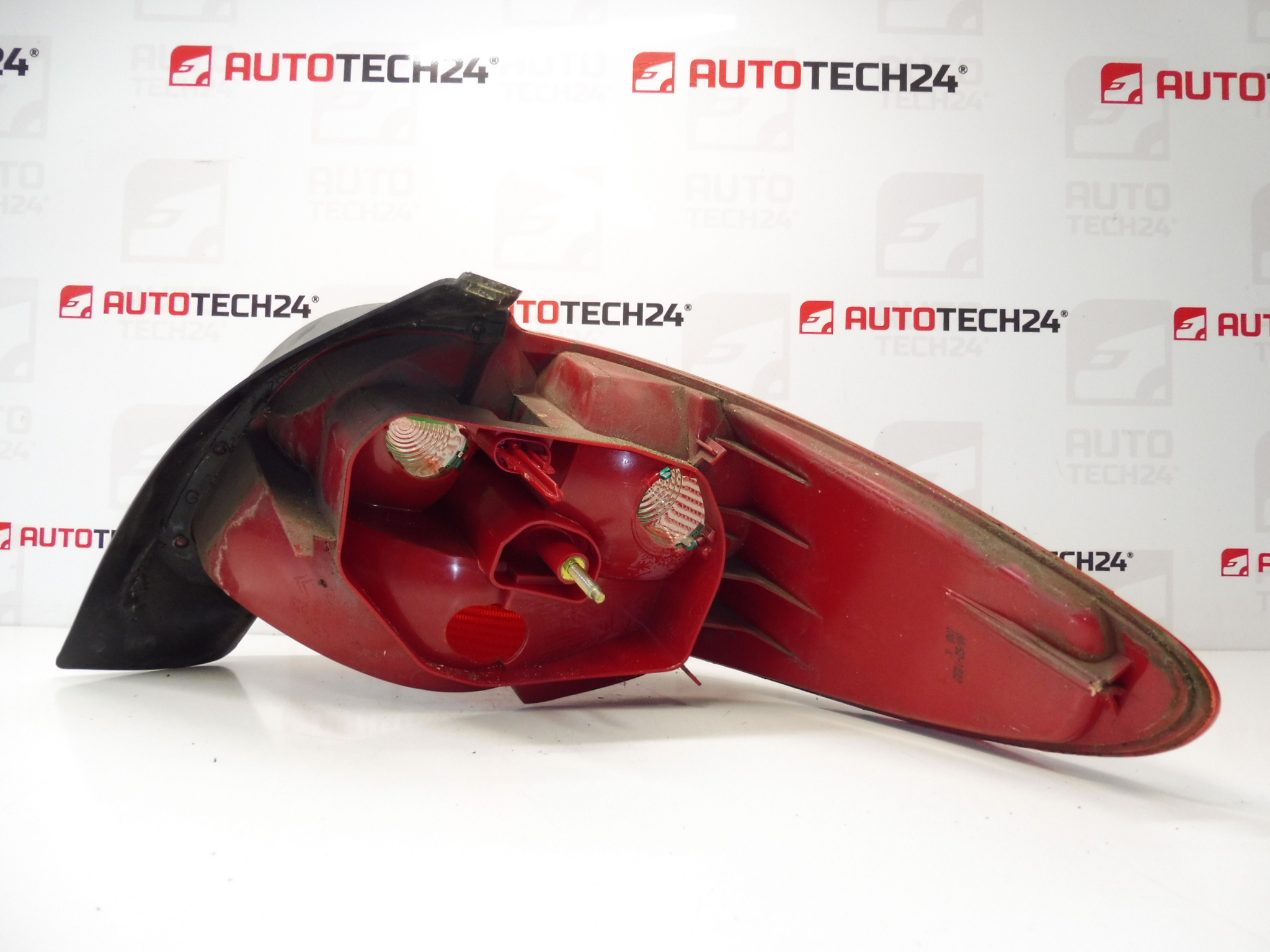 Luz traseira esquerda Peugeot 206 até 6/2003 6350P1