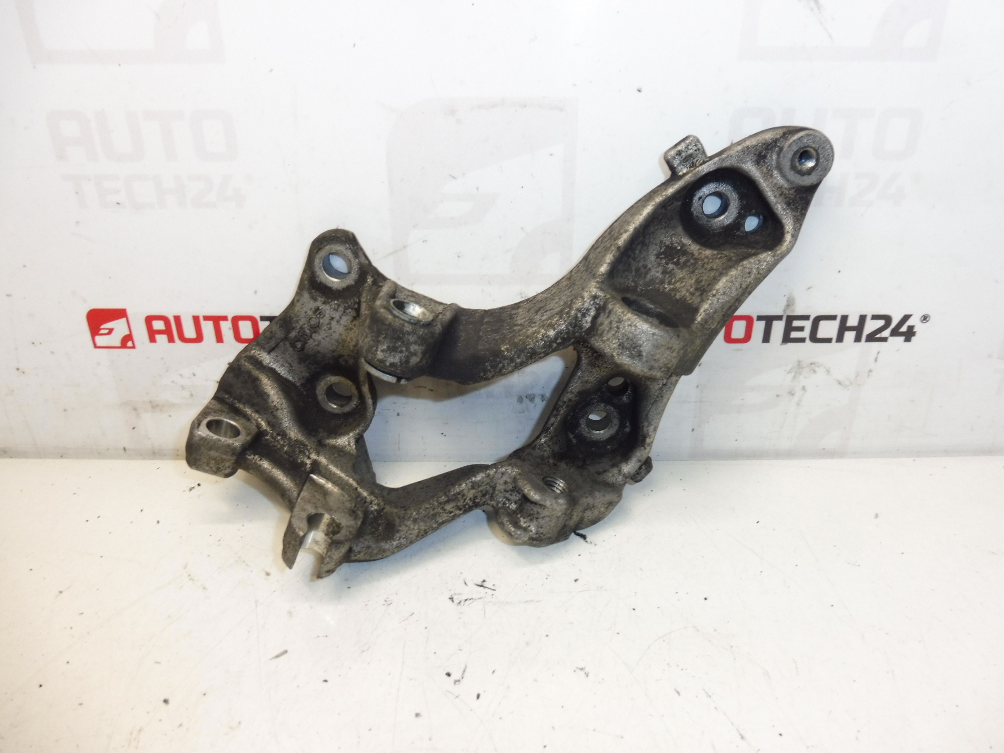 Suporte do alternador Citroën Peugeot 9655652980 5706K3