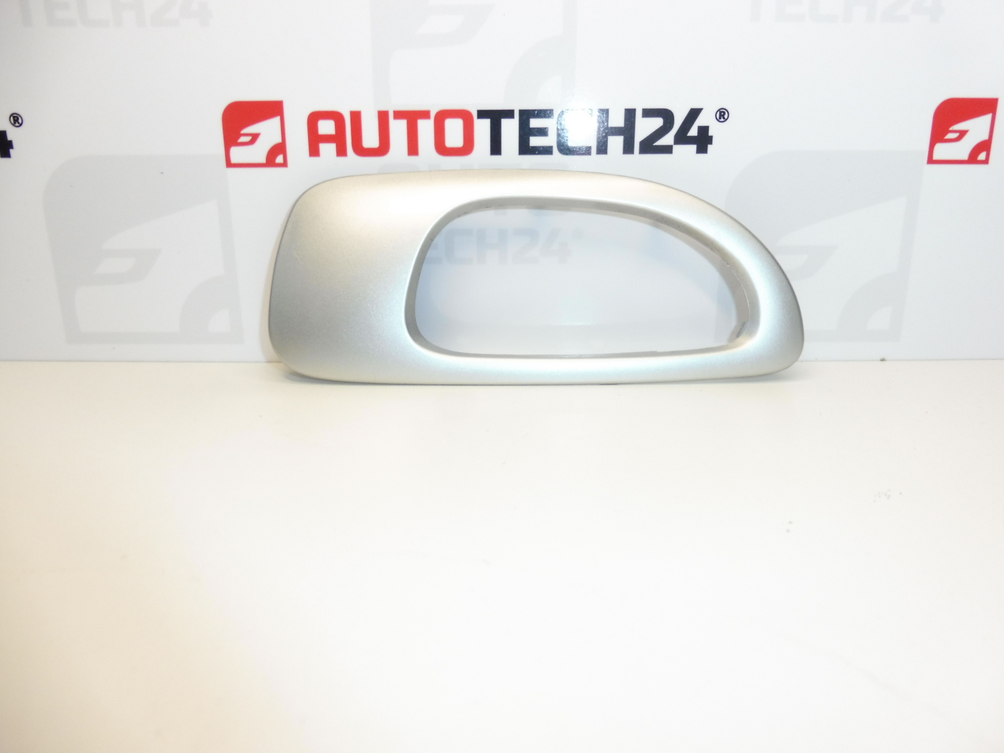 Capa da maçaneta interna da porta traseira esquerda Peugeot 307 9634770077 9119Y1