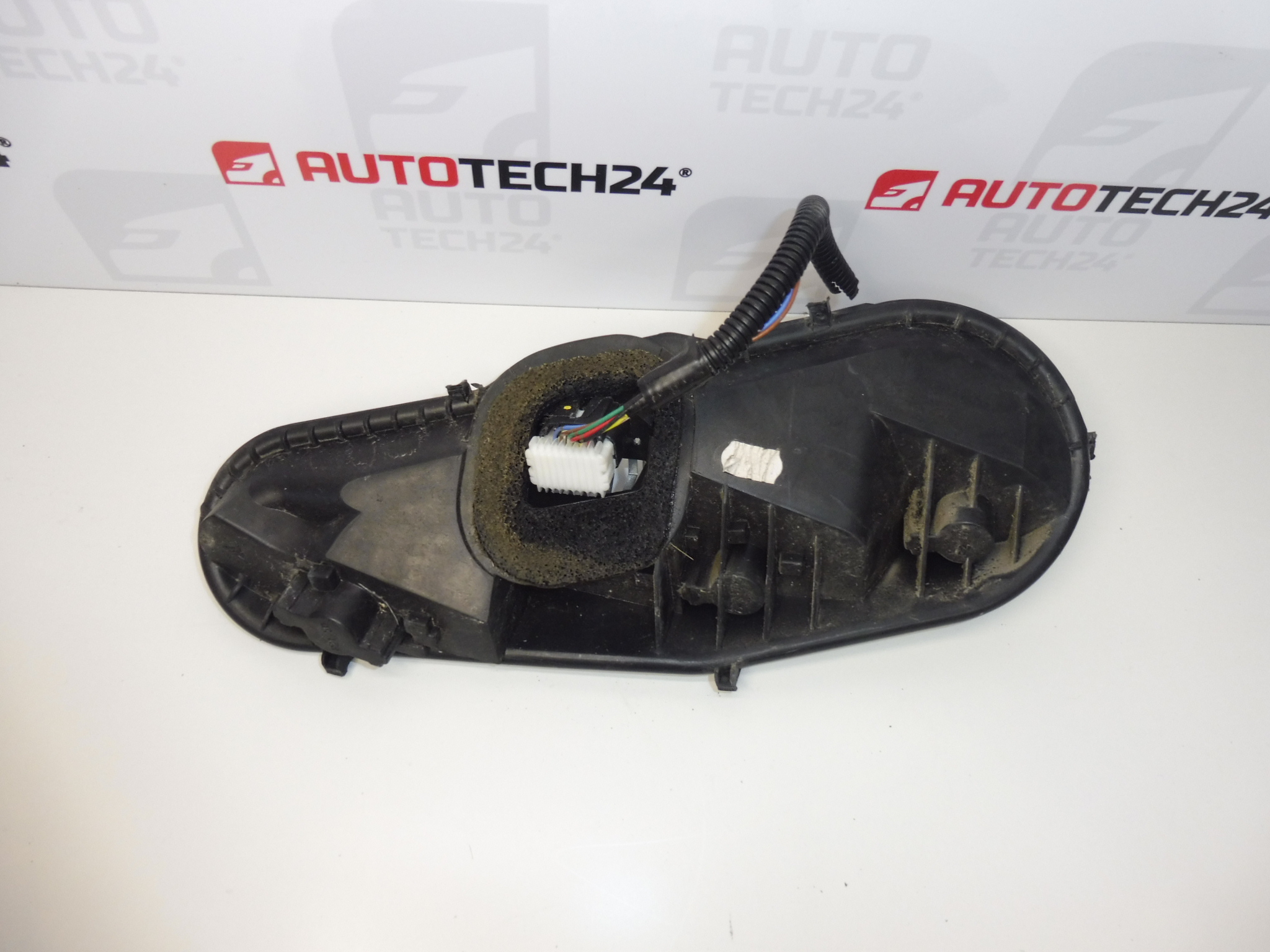 Soquete de lâmpadas da lanterna traseira direita Citroën C1 Peugeot 107 1607990780 - Image 2